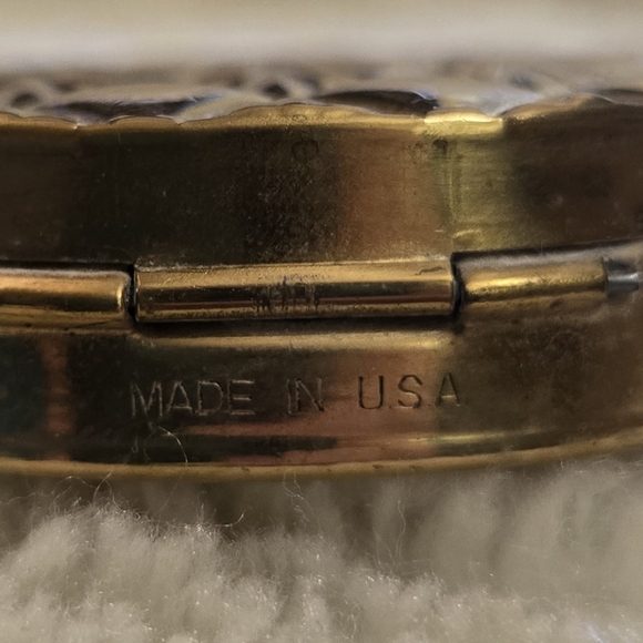 Vintage Gold Makeup Kit Clutch - Picture 9 of 16